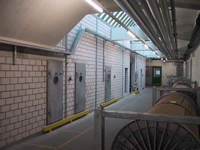 Luftkammern gemauert, für die Instandhaltung und Zugänglichkeit sind luftdichte Türen eingebaut.