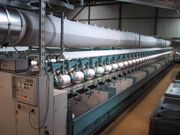 Lufteinführung beim Produkt mit einer turbulenzarmen Verdrängungs-Strömung mittels Textilauslässen.